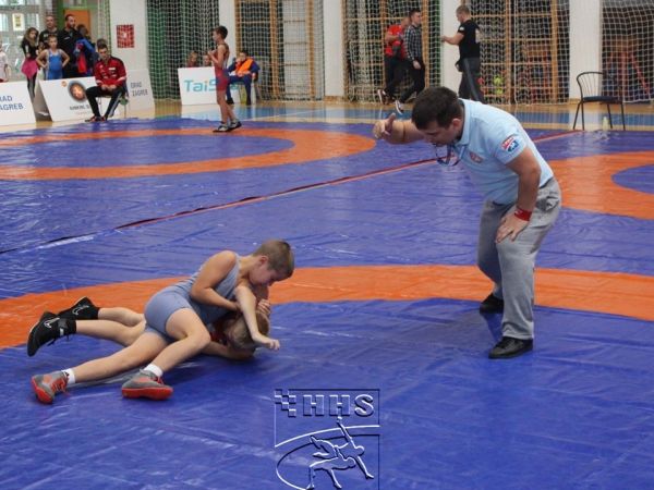 Hrvači Gospića ekipno prvi u mlađim dječacima na prvenstvu RH u Zagrebu