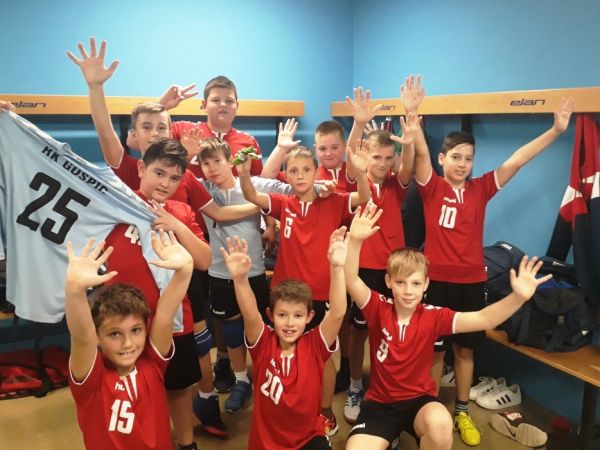 POBJEDA MLADIH RUKOMETAŠA GOSPIĆA ZA NASTAVAK SAVRŠENOG NIZA