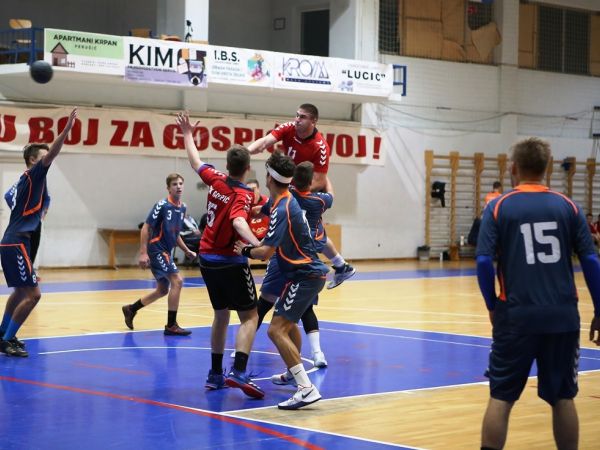 GOSPIĆKI RUKOMETAŠI SEDMOM UZASTOPNOM POBJEDOM ULAZE U TIJESNU BORBU ZA ULAZAK U 2. LIGU GOSPIĆKI RUKOMETAŠI SEDMOM UZASTOPNOM POBJEDOM ULAZE U TIJESNU BORBU ZA ULAZAK U 2. LIGU