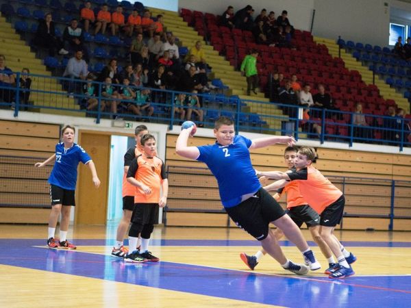 MLADI RUKOMETAŠI GOSPIĆA NEPORAŽENI I NAKON ODIGRANE DVIJE DERBI UTAKMICE