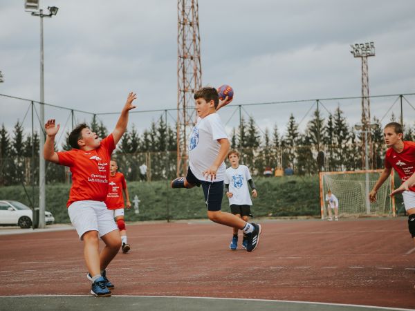 MLADI RUKOMETAŠI UGOSTILI PRIJATELJE IZ SLUNJA I ZADRA MLADI RUKOMETAŠI UGOSTILI PRIJATELJE IZ SLUNJA I ZADRA