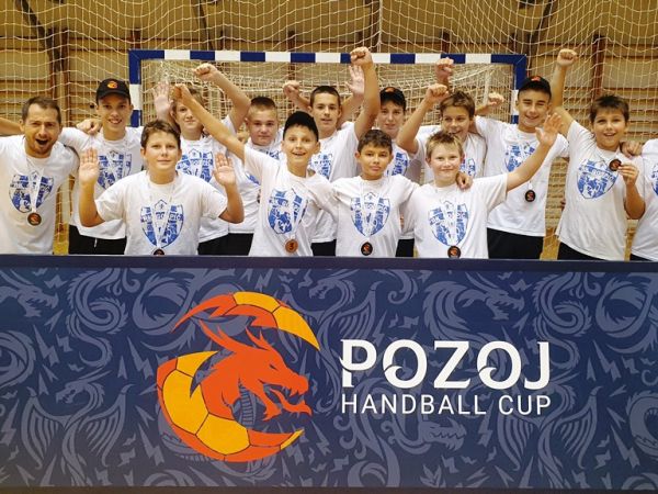 MLADI RUKOMETAŠI GOSPIĆA FANTASTIČNI BRONČANI NA MEĐUNARODNOM TURNIRU “POZOJ CUP 2021” MLADI RUKOMETAŠI GOSPIĆA FANTASTIČNI BRONČANI NA MEĐUNARODNOM TURNIRU “POZOJ CUP 2021”