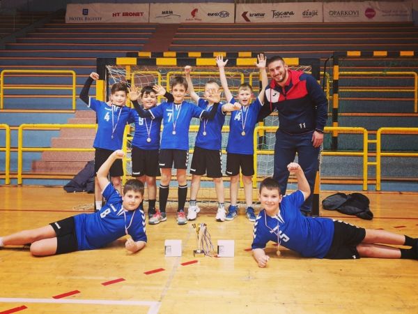 MLADI GOSPIĆKI RUKOMETAŠI SREBRNI U LJUBUŠKOM