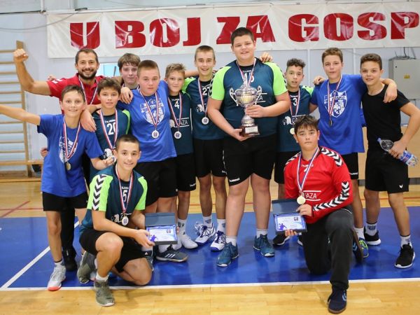 “MALI MEDO” PONOVNO OKUPIO RUKOMETAŠE - GOSPIĆANI DOMINIRALI
