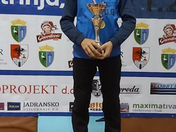 Hrvač HK Gospić Dario Grgurić najbolji domaći hrvač u Petrinji