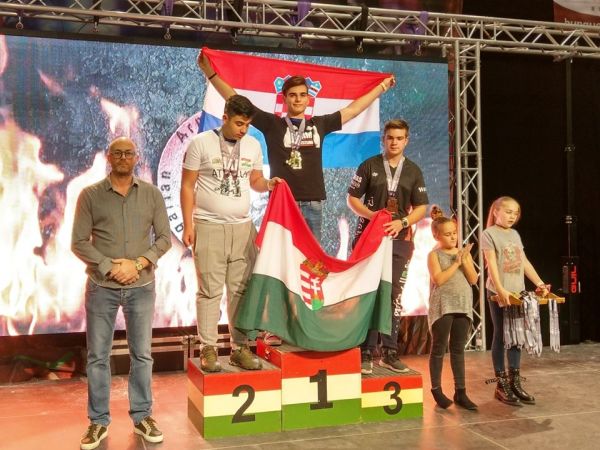 Donacija PAWK klubu ARKTOS