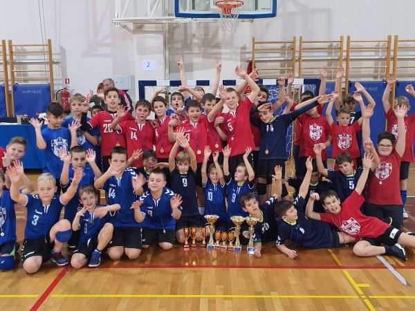 Rukometašima Gospića tri zlata i srebro u Opatiji Rukometašima Gospića tri zlata i srebro u Opatiji